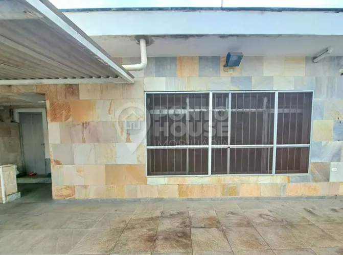 Casa assobradada para venda no Jardim Aeroporto com 2 suítes, edícula no fundo