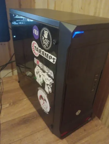 Computador e cadeira gamer