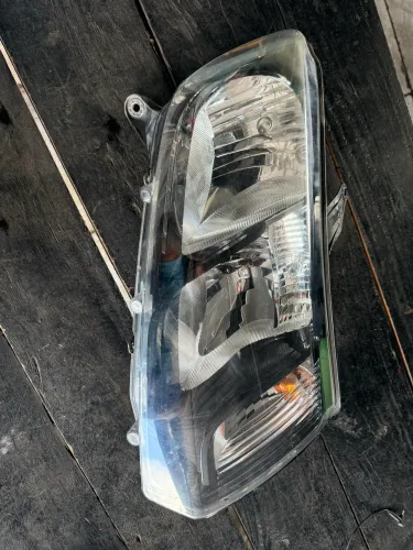 Farol sandero lado direito 