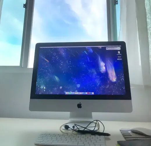 iMac 21,5" Retina 4K (2017) - Bom Estado - 32GB de RAM, 507 SSD