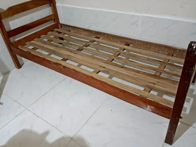 Cama de Solteiro! Ótimo preço!