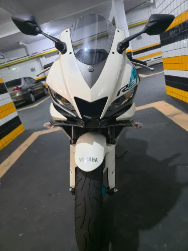 VENDO MOTO YAMAHA R-3, EM ESTADO DE NOVA. 