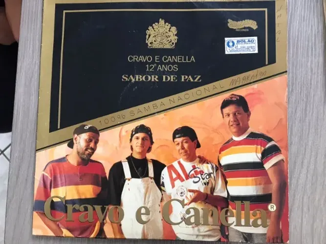 Disco de vinil grupo Cravo e Canela