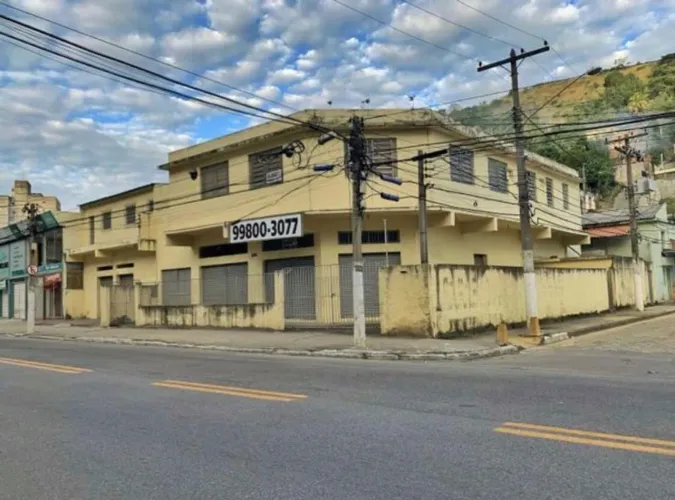 Lojão térreo amplo 460m2 para locação (26m de frente)