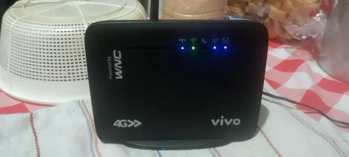 Roteador 4G de chip desbloqueado pega antena rural