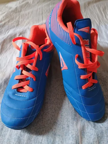 Vende-se Chuteiras de Campo Nova número 40 valor 85,00  NÃO FAÇO ENTREGA 