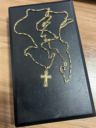 Corrente fina com pingente de Ouro 18k