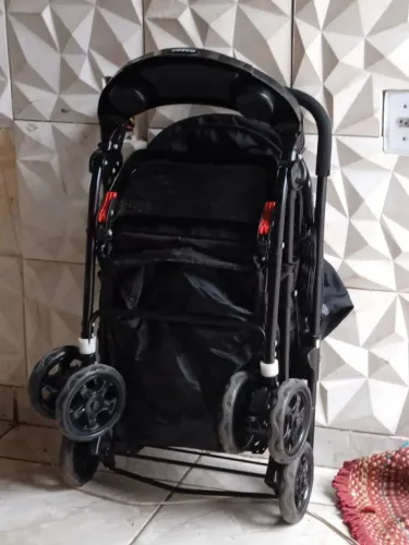 Vendo carrinho de bebê semi novo