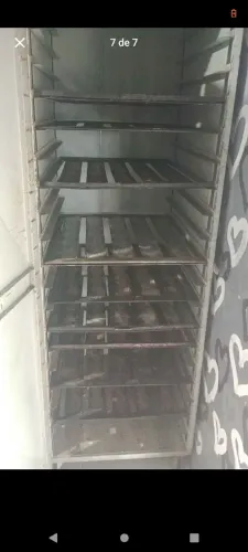 Carrinho para armazenar pão 