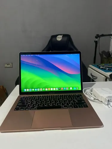 MacBook Air 13' 2018 - 8GB  256SSD  em ótimo estado com carregador. 