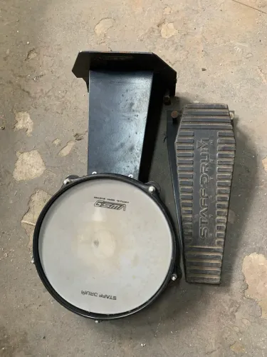 Bumbo e Hi hat bateria eletrônica Alesis DM5