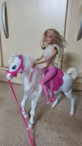 Boneca Barbie com cavalo