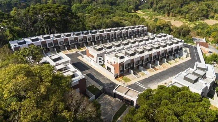 Condomínio com 42 casas,