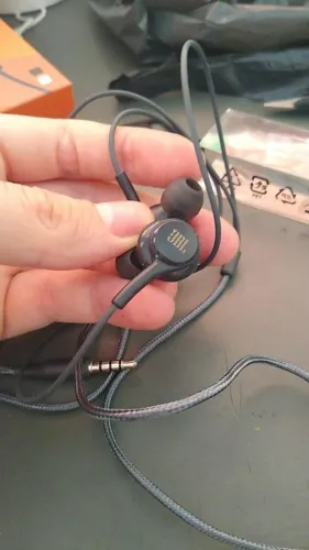 Fone de Ouvido JBL Tune Microfone (Pure Bass) Novo - Garantia
