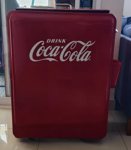 Cooler Retrô Oficial Coca-Cola 67L em Metal