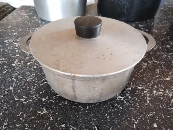 Antiga panela de Alumínio fundido grosso 17cm