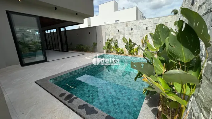 Casa em condomínio com 4 suítes disponível para venda no bairro Laranjeiras em Uberlândia-