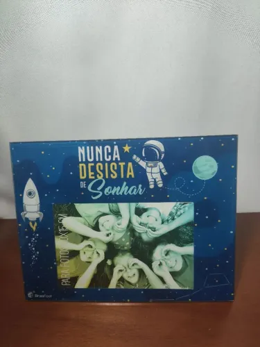 Porta retrato de vidro 10X15 estampa espacial de astronauta e foguete