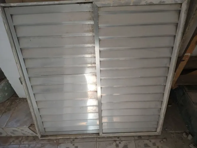 Janela de alumínio 1x1 2 folhas