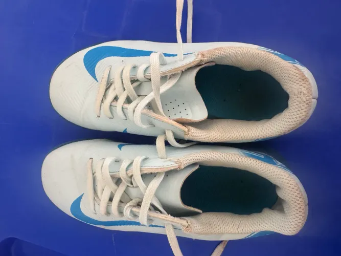 VENDO CHUTEIRA SOCIETY NIKE NÚMERO 31