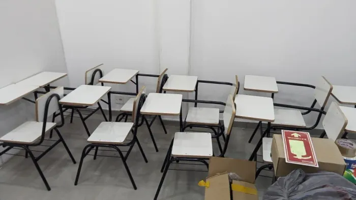 Vendo material de escritório, mesa, cadeira, longarina 