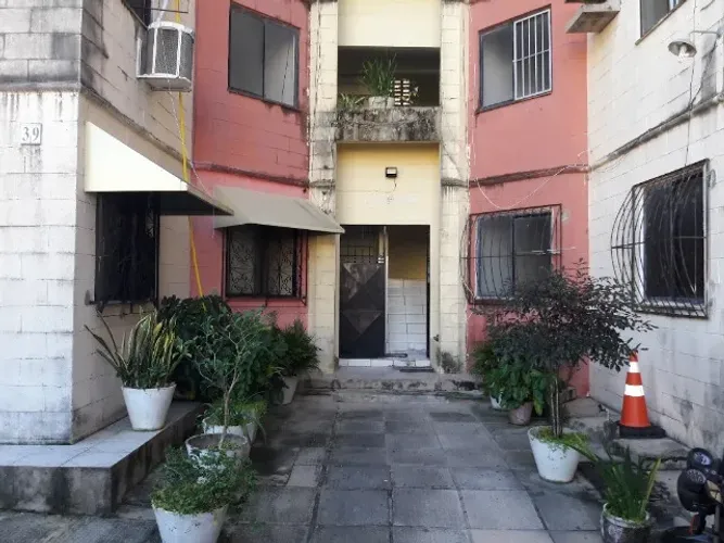 Apartamento térreo no começo do Zé Tenório