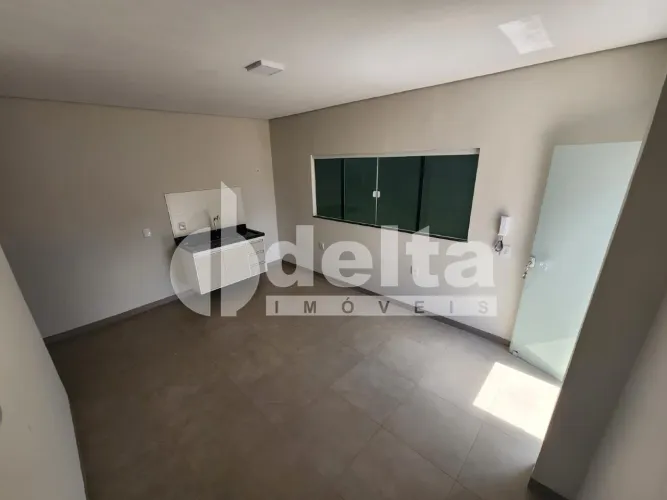 Prédio disponível para venda no bairro Santa Mônica em Uberlândia-MG