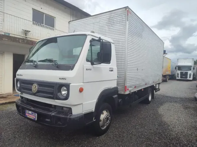 VW 8160 (Baú Furgão)