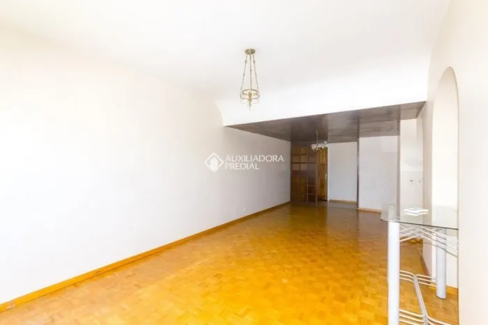 Apartamento de 3 quartos com 1 vaga à venda no bairro Centro Histórico em Porto Alegre