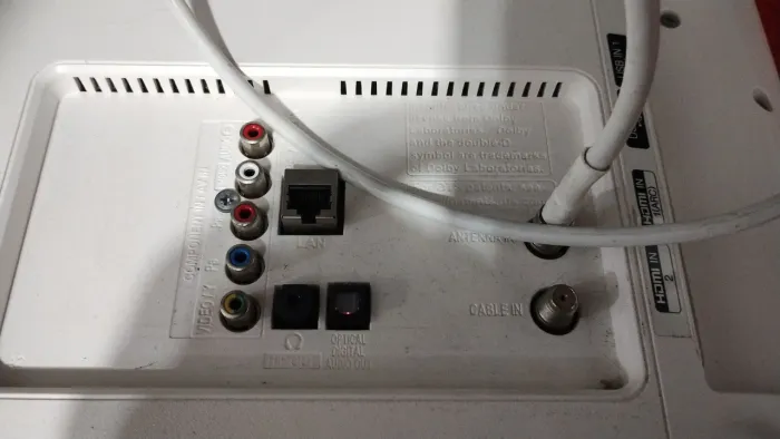 Tv 32 LG branca smart sem os pés 32lf595
