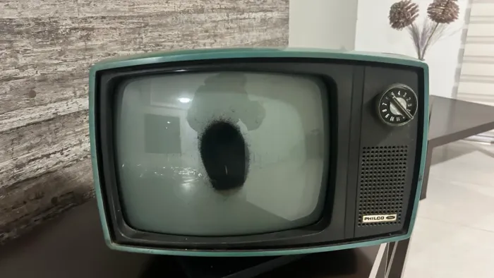 TV antiga para decoração