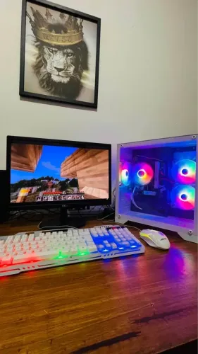 PC Gamer Aquário Branco i7 16GB RX 550 SSD + Monitor, Teclado e Mouse (10x s/ Juros)