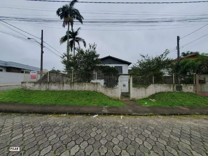 Casa semi mobiliada para locação no bairro Santa Augusta