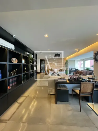 Apartamento de 200 m² e 4 dormitórios à venda em localização privilegiada da Vila Andrade