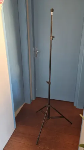 Tripé Profissional para Iluminação - Regulável e Resistente