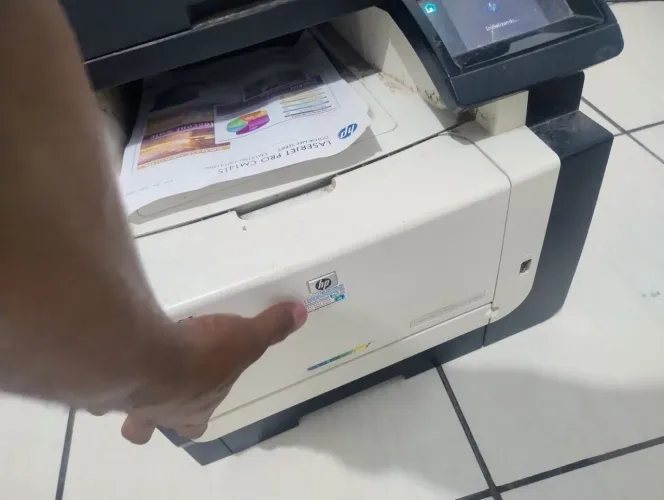 Laserjet pro cm1415