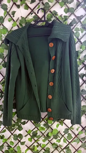 cardigan verde em tricô