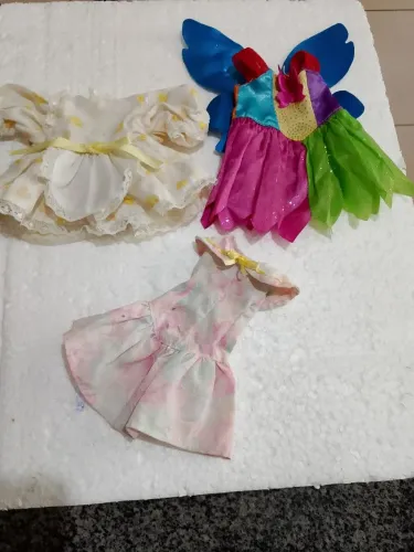 Lote de vestidos para bonecas 