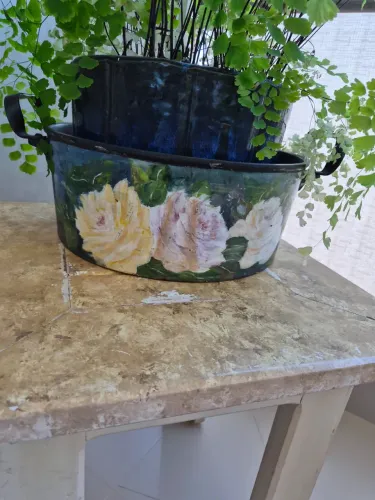 Planta avenca com vaso azul vietnamita e mais um vaso pintado a mão 
