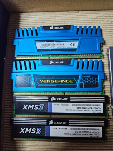DDR 3 Corsair XMS e Vengeance 1600