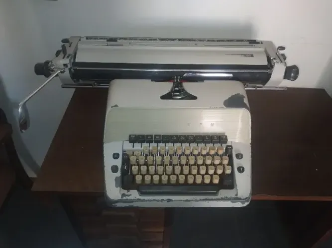 Maquina de escrever triumph alemã 