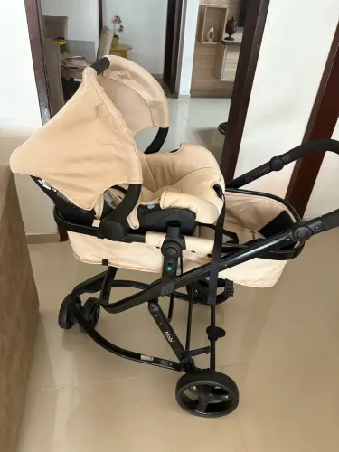 Carrinho + bebê conforto - Travel System Mobi Trio bege