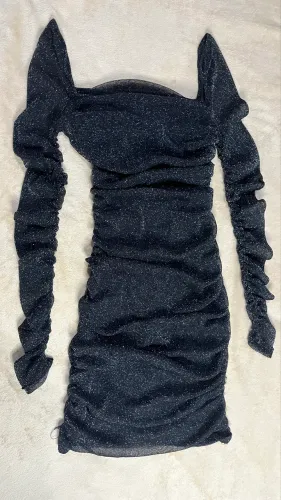 Vestido preto brilhante