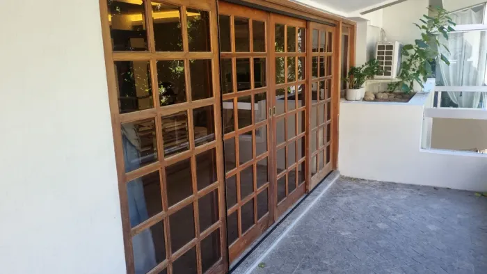 Porta em madeira maciça (Cedro) com cristal