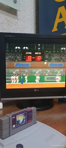 Hyper V-Ball é um jogo eletrônico de voleibol  (Paralelo)