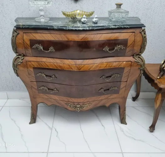 Cômoda bombe toda cravada bronze base pedra travertino 9 mil .tager renascença bombe 2400$