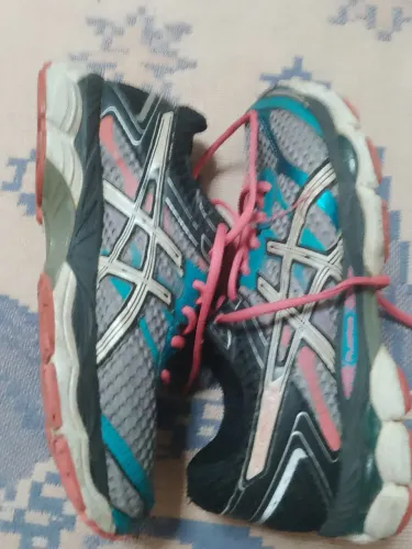 Tenis Asics Gel cúmulos número 36