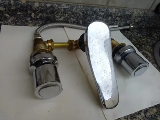 Misturador para lavatório da Linha Targa da DECA