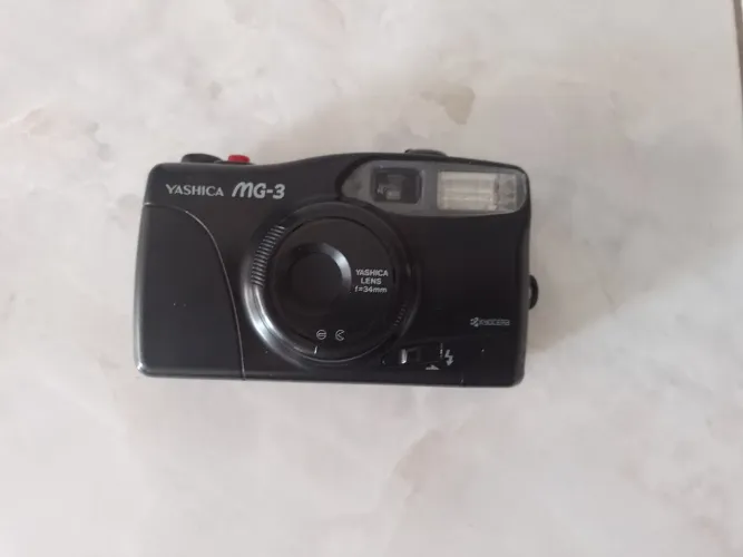 Câmera Yashica para coleção ou retirar peças