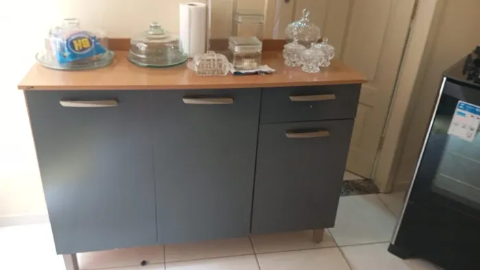Armário de cozinha completo com balcão